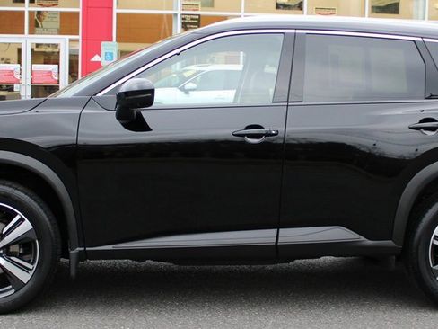 Certified 2025 Nissan Rogue SL w/ SL Premium Package image 9