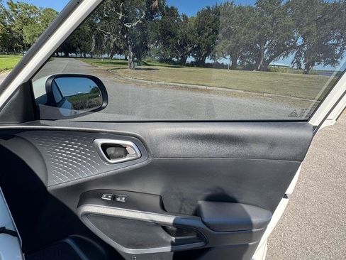 Used 2021 Kia Soul S FWD image 14