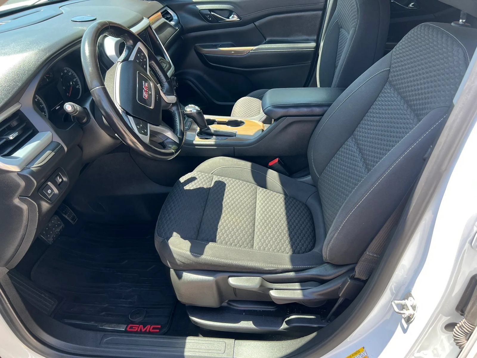 Used 2019 GMC Acadia SLE FWD image 8