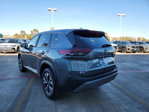 Used 2023 Nissan Rogue SV image 5