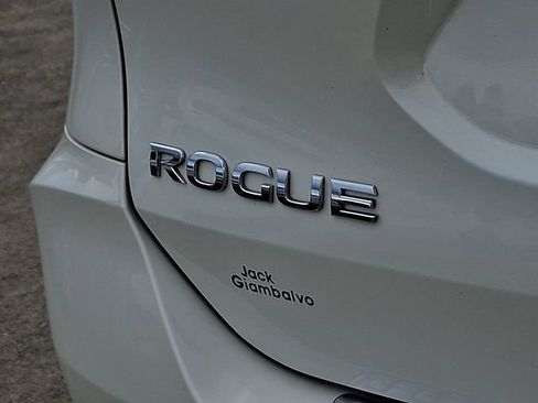 Used 2017 Nissan Rogue SV AWD/4WD image 31