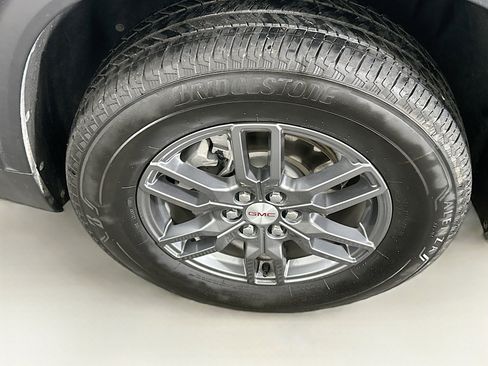 Used 2025 GMC Acadia Elevation image 11