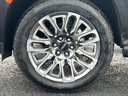 Used 2023 GMC Yukon XL Denali Ultimate AWD/4WD image 32