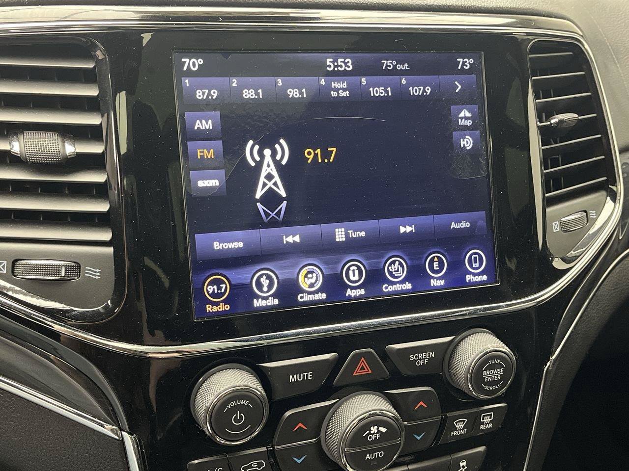 Used 2019 Jeep Grand Cherokee Overland AWD/4WD image 19