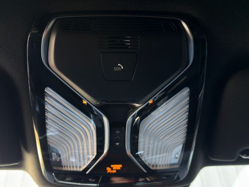 Used 2022 BMW 740i w/ M Sport Package RWD image 35