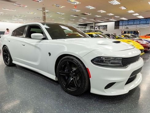 Used 2018 Dodge Charger SRT Hellcat w/ Harman/Kardon Audio Group image 4