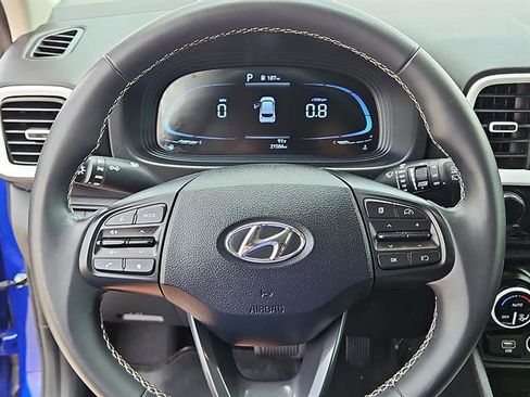 Used 2024 Hyundai Venue Limited FWD image 13