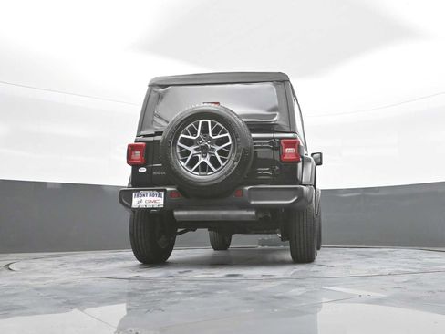 Used 2025 Jeep Wrangler Unlimited Sahara AWD/4WD image 36