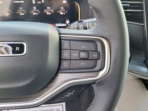 Used 2024 Jeep Wagoneer Series II image 23