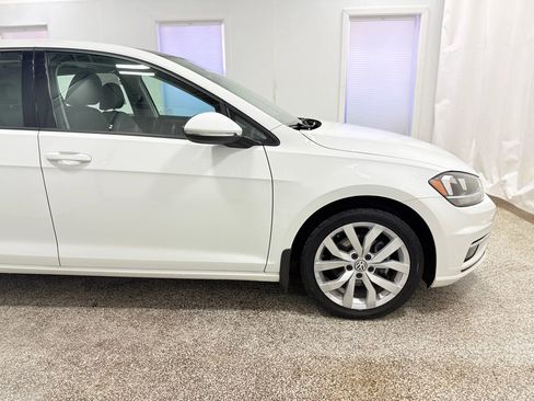 Used 2019 Volkswagen Golf SE image 8
