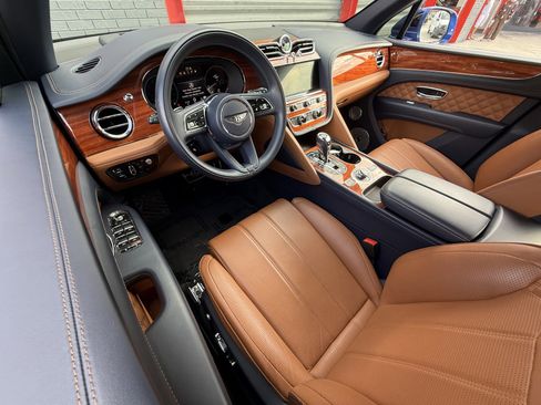 Used 2021 Bentley Bentayga V8 image 16