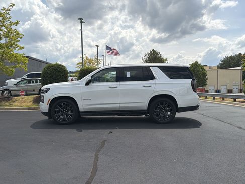 Used 2025 Chevrolet Tahoe High Country AWD/4WD image 13