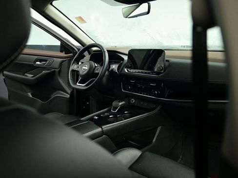 Used 2023 Nissan Rogue SL w/ SL Premium Package image 30