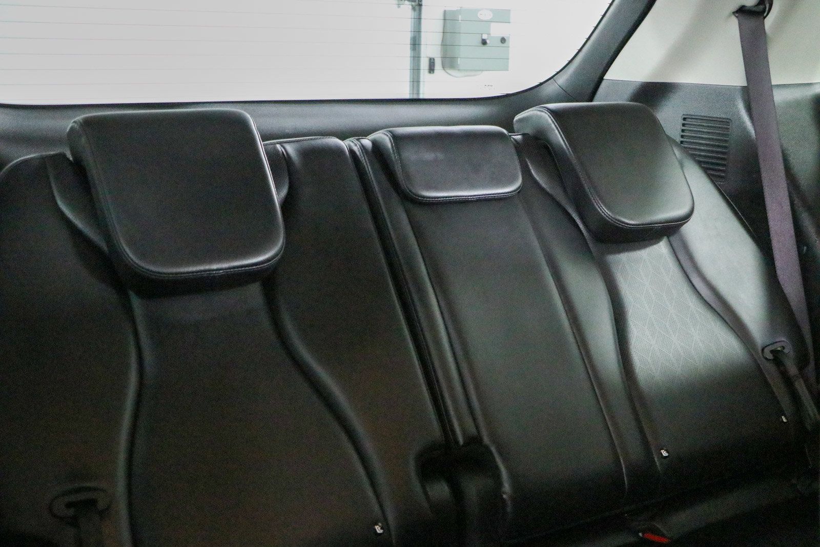 Used 2025 Kia Carnival FWD image 29