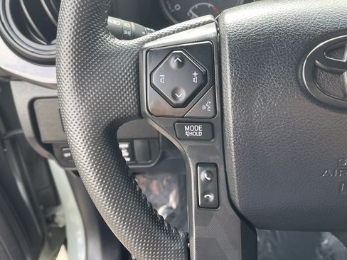 Used 2022 Toyota Tacoma TRD Off-Road w/ Technology Package AWD/4WD image 20
