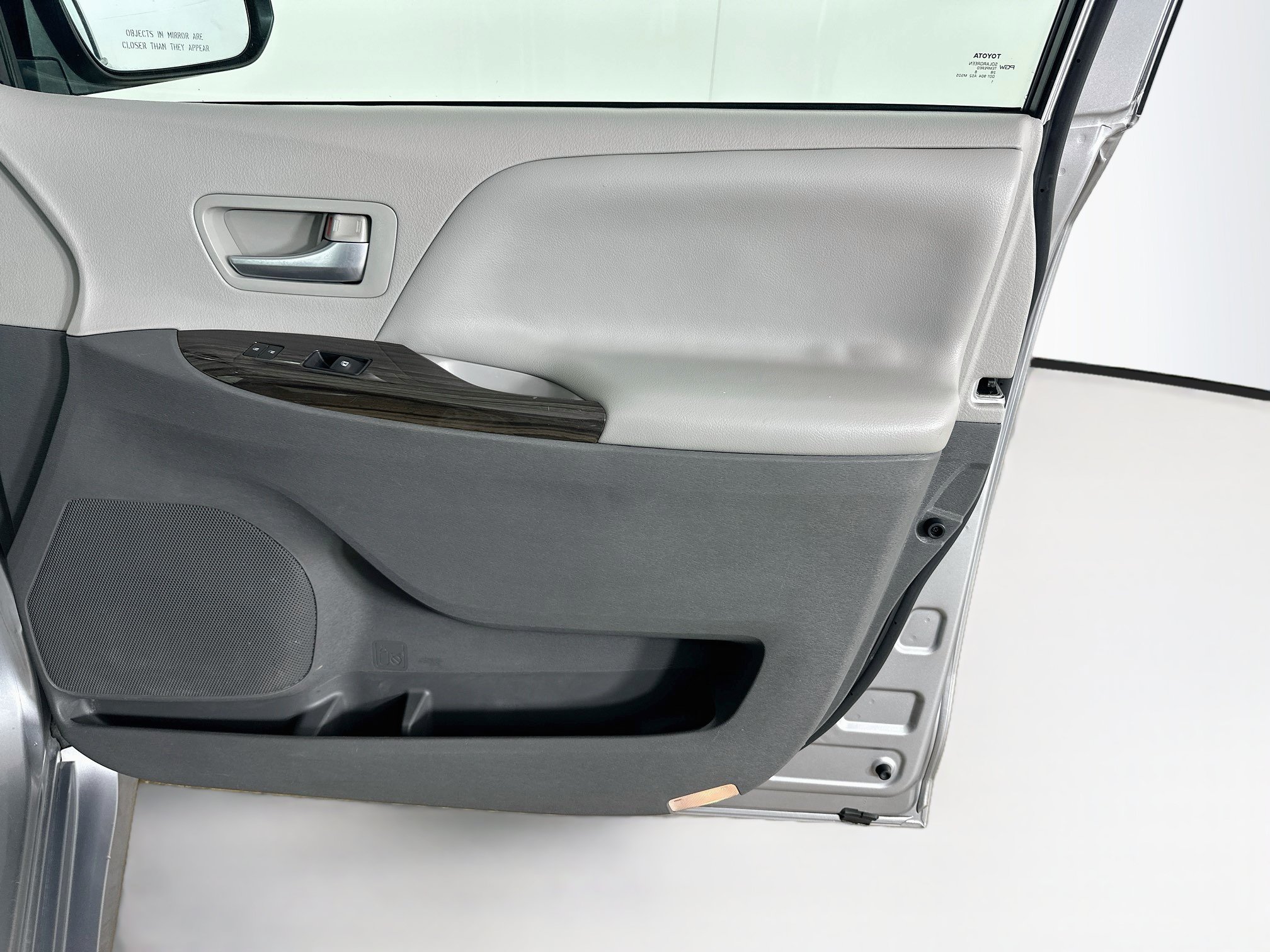 Used 2018 Toyota Sienna XLE FWD image 34