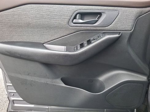 Used 2023 Nissan Rogue S image 14