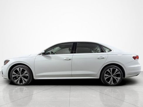 Used 2022 Volkswagen Passat 2.0T SE FWD image 2