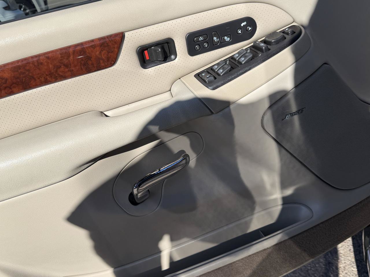 Used 2005 Cadillac Escalade AWD image 12