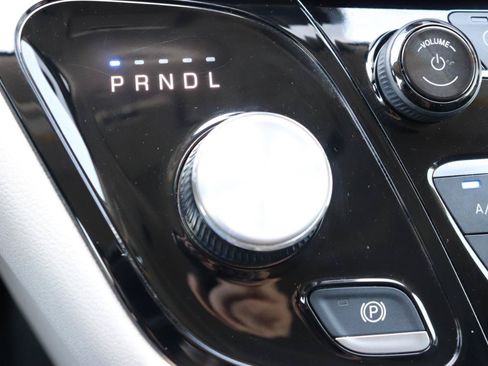 Used 2024 Chrysler Pacifica Touring-L FWD image 43