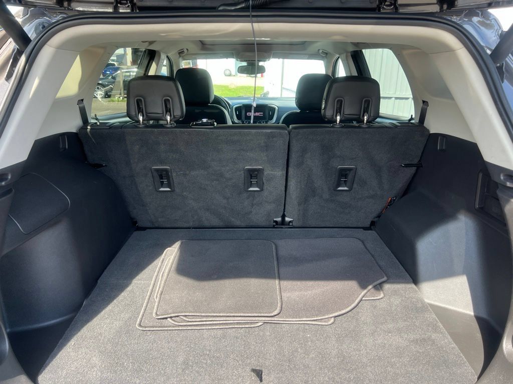 Used 2020 GMC Terrain Denali w/ Denali Premium Package FWD image 17