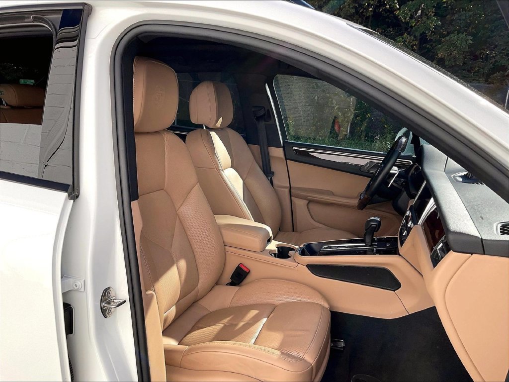 Certified 2022 Porsche Macan AWD/4WD image 12