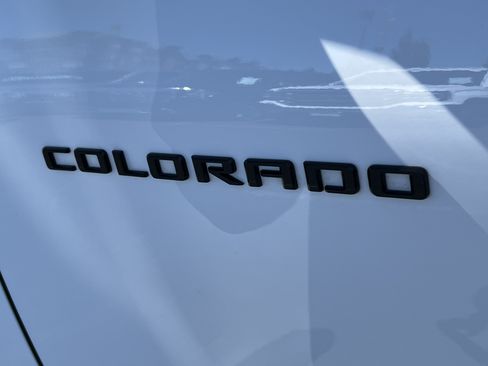 Used 2024 Chevrolet Colorado ZR2 w/ Technology Package AWD/4WD image 8