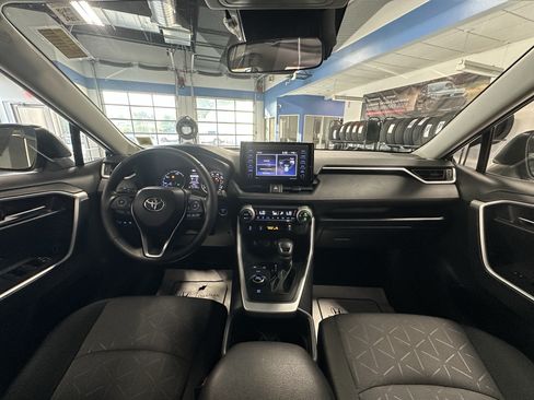 Used 2021 Toyota RAV4 XLE w/ Convenience Package AWD/4WD image 2