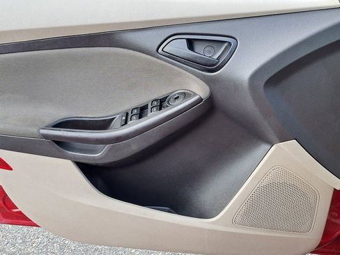 Used 2012 Ford Focus SE image 19
