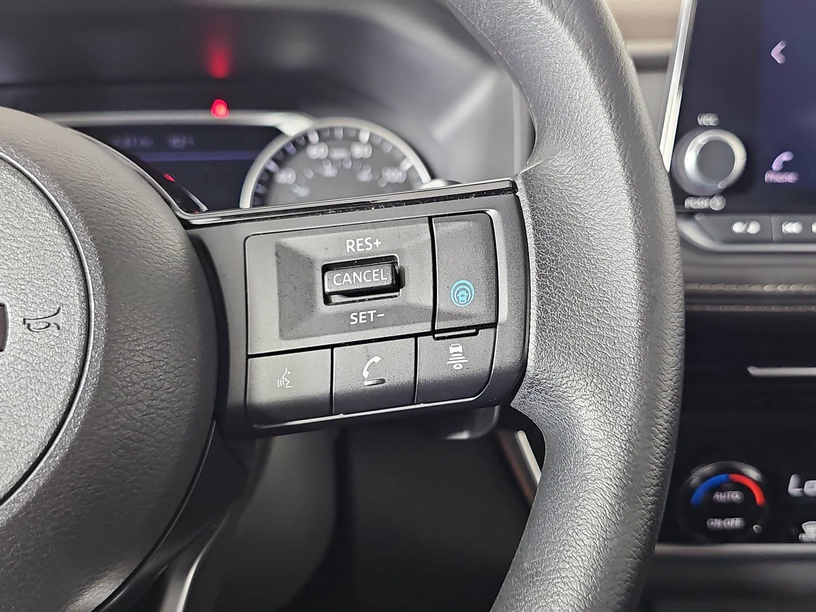 Used 2023 Nissan Rogue SV FWD image 17