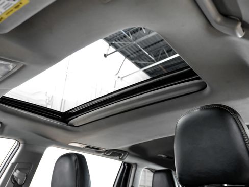Used 2019 Toyota Highlander XLE FWD image 21