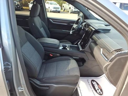 Used 2025 GMC Acadia Elevation image 27