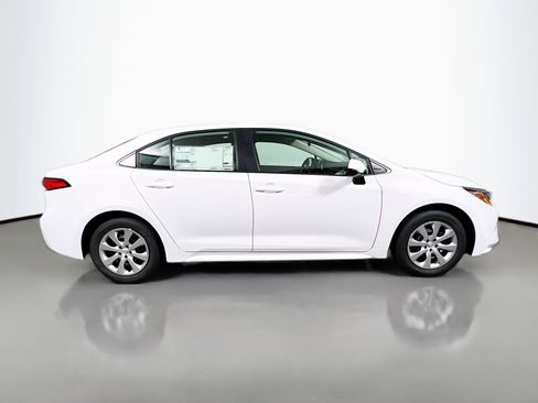 Used 2025 Toyota Corolla LE FWD image 3