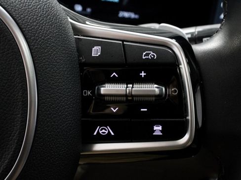 Used 2025 Kia Carnival SX FWD image 31
