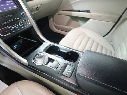 Used 2019 Ford Fusion SEL FWD image 19