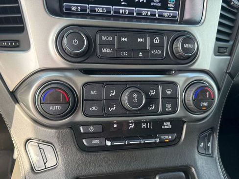 Used 2018 Chevrolet Suburban LT image 27