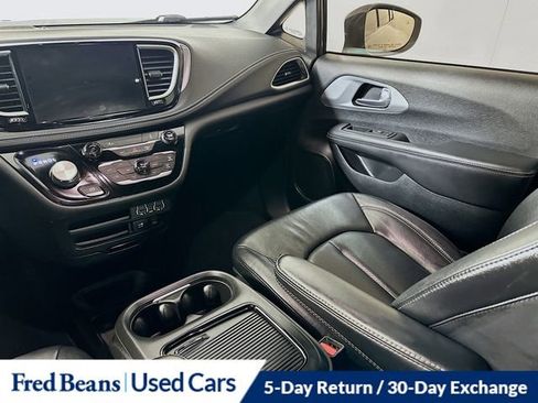 Used 2022 Chrysler Pacifica Touring-L w/ S Appearance Package image 24
