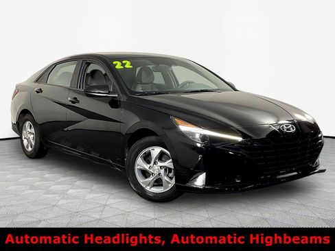 Used 2022 Hyundai Elantra SE FWD image 3