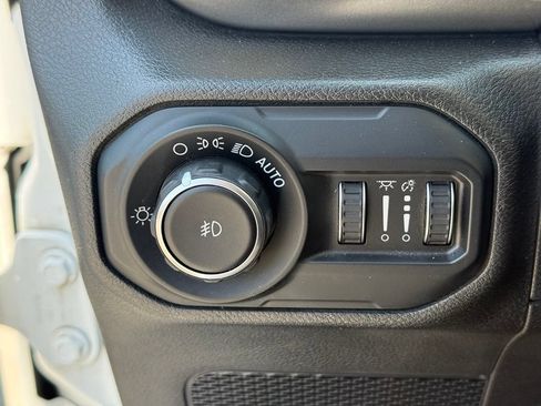 Used 2018 Jeep Wrangler Unlimited Sahara AWD/4WD image 11