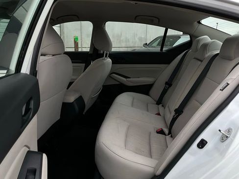 Used 2025 Nissan Altima 2.5 SV image 12