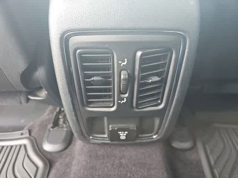 Used 2018 Jeep Grand Cherokee Altitude image 20