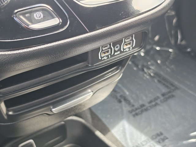 Used 2025 Chrysler Pacifica Select FWD image 26