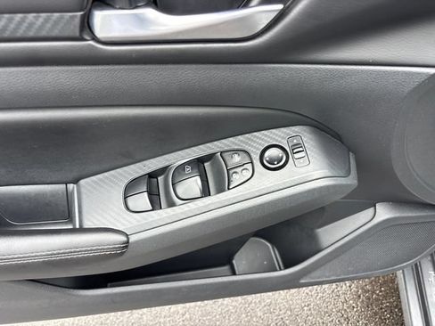 Used 2025 Nissan Altima 2.5 SV FWD image 15