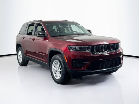 Used 2023 Jeep Grand Cherokee Laredo w/ Luxury Tech Group I image 3