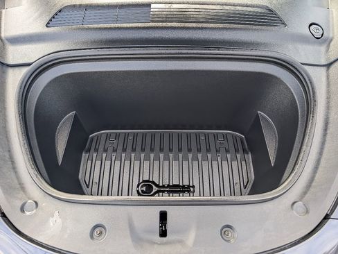 Used 2021 Tesla Model Y Long Range image 15