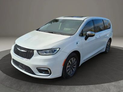 Used 2023 Chrysler Pacifica Limited