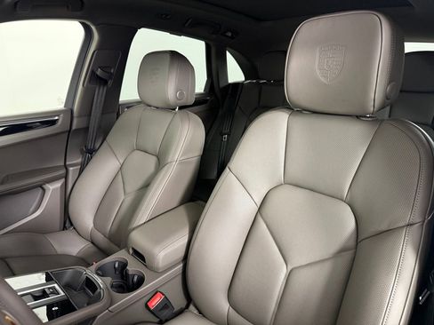 New 2026 Porsche Macan AWD/4WD image 5