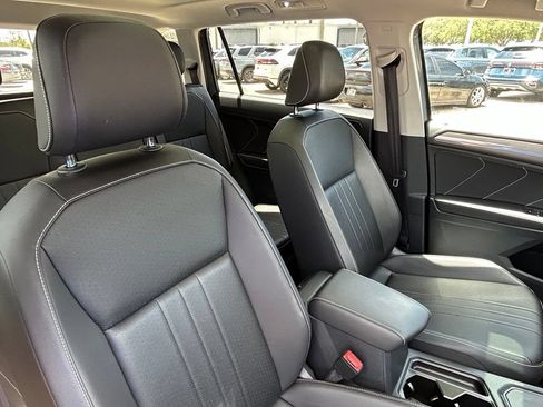 Used 2024 Volkswagen Tiguan SE FWD image 35