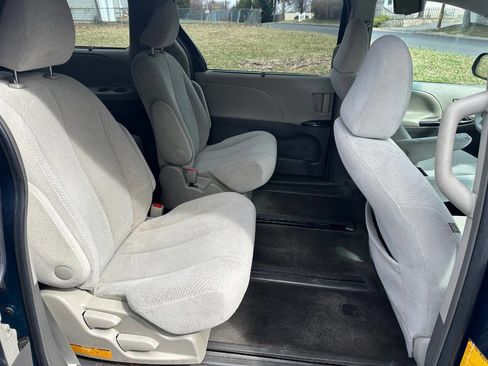 Used 2012 Toyota Sienna LE image 12