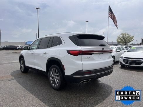 Used 2025 Buick Enclave Preferred image 2